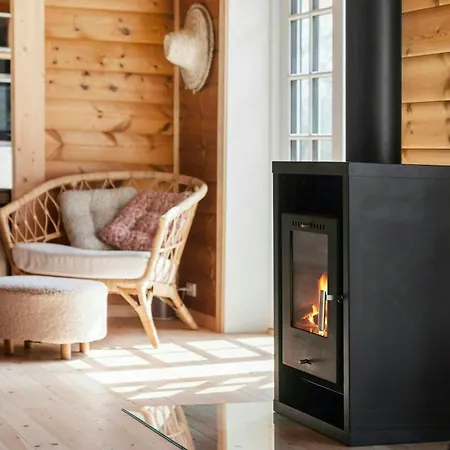 Log House Close To The Sea And Coastal Towns Græsted