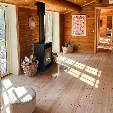 Log House Close To The Sea And Coastal Towns Semesterbostad