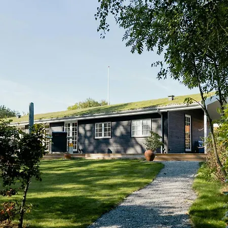 Log House Close To The Sea And Coastal Towns Semesterbostad