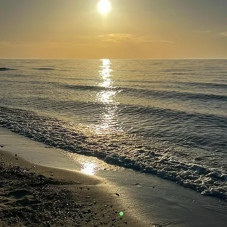Log House Close To The Sea And Coastal Towns 別荘