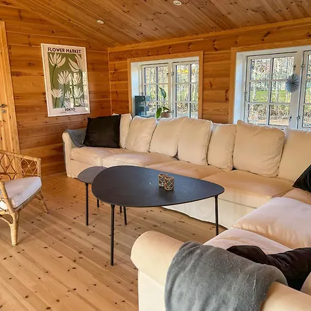 Semesterbostad Log House Close To The Sea And Coastal Towns *