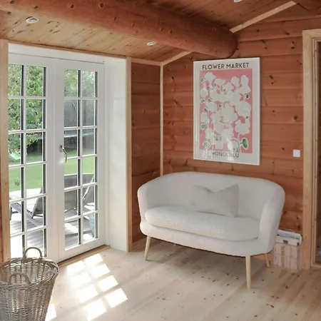 Dom wakacyjny Log House Close To The Sea And Coastal Towns *